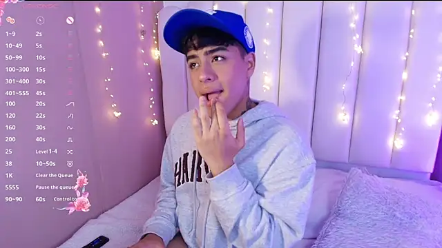 kiing azahell online show from March 18, 5:09 am