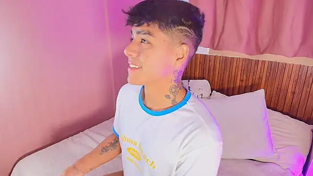 kiing azahell online show from March 11, 9:10 pm