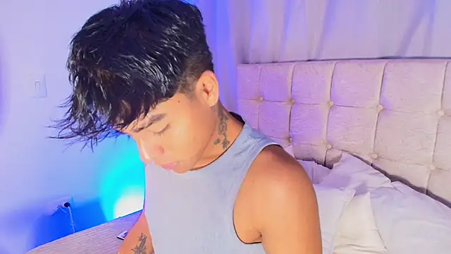 kiing azahell online show from May 24, 1:32 am