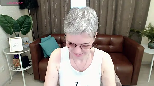 Snapshot of Cutie_Erikaa1 chatting on January 9, 8:24 am Cutie Erikaa1 online show from January 9, 8:24 am