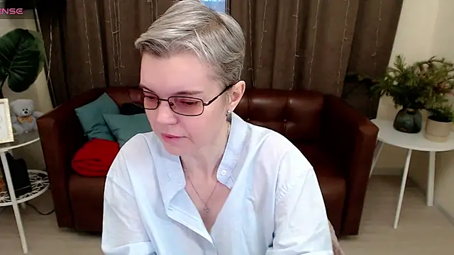 Snapshot of Cutie_Erikaa1 chatting on January 11, 5:31 am Cutie Erikaa1 online show from January 11, 5:31 am