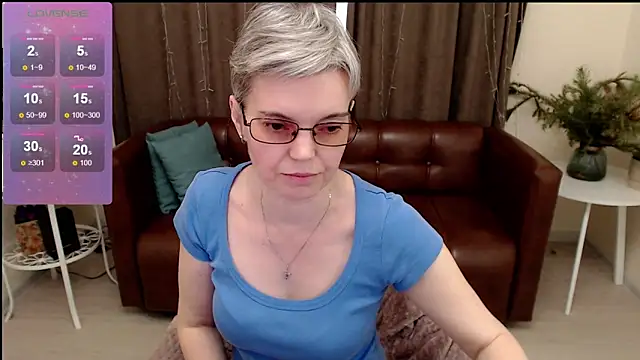 Snapshot of Cutie_Erikaa1 chatting on January 17, 8:34 am Cutie Erikaa1 online show from January 17, 8:34 am