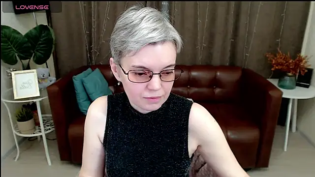 Snapshot of Cutie_Erikaa1 chatting on January 21, 2:43 am Cutie Erikaa1 online show from January 21, 2:43 am