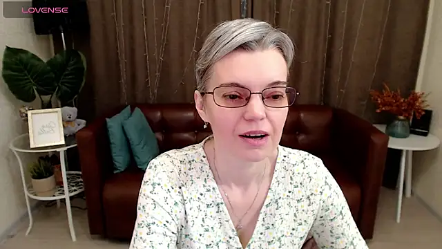 Snapshot of Cutie_Erikaa1 chatting on January 23, 2:33 am Cutie Erikaa1 online show from January 23, 2:33 am