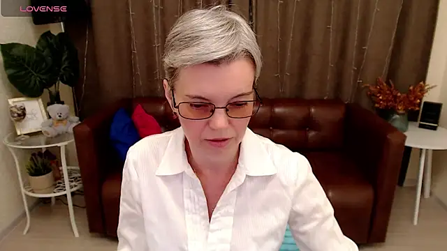 Snapshot of Cutie_Erikaa1 chatting on February 6, 3:06 am Cutie Erikaa1 online show from February 6, 3:06 am