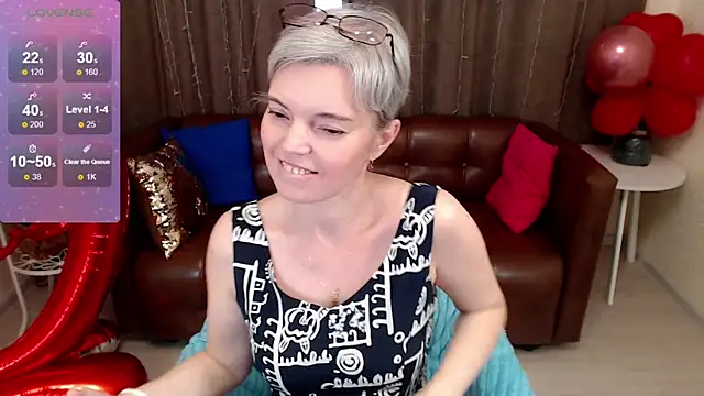 Snapshot of Cutie_Erikaa1 chatting on February 15, 5:41 am Cutie Erikaa1 online show from February 15, 5:41 am