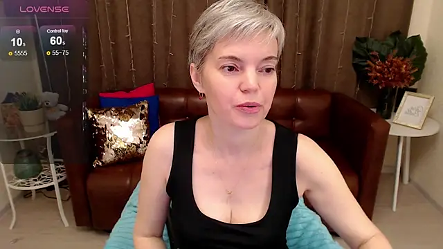 Snapshot of Cutie_Erikaa1 chatting on February 20, 2:40 am Cutie Erikaa1 online show from February 20, 2:40 am