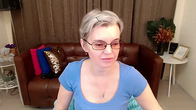 Snapshot of Cutie_Erikaa1 chatting on February 27, 2:32 am Cutie Erikaa1 online show from February 27, 2:32 am