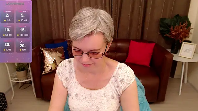 Snapshot of Cutie_Erikaa1 chatting on March 5, 6:54 am Cutie Erikaa1 online show from March 5, 6:54 am