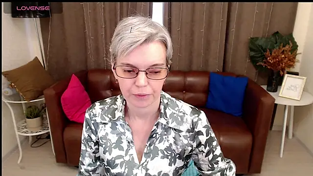 Snapshot of Cutie_Erikaa1 chatting on March 9, 5:33 am Cutie Erikaa1 online show from March 9, 5:33 am