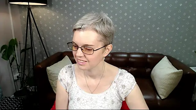 Snapshot of Cutie_Erikaa1 chatting on September 19, 2:24 am Cutie Erikaa1 online show from September 19, 2:24 am