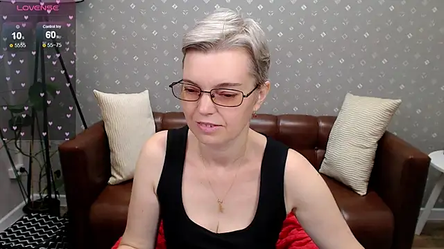 Snapshot of Cutie_Erikaa1 chatting on October 11, 2:44 am Cutie Erikaa1 online show from October 11, 2:44 am