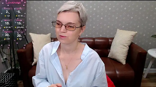 Snapshot of Cutie_Erikaa1 chatting on October 13, 2:33 am Cutie Erikaa1 online show from October 13, 2:33 am