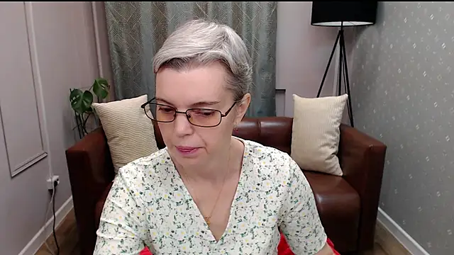 Snapshot of Cutie_Erikaa1 chatting on October 18, 2:25 am Cutie Erikaa1 online show from October 18, 2:25 am