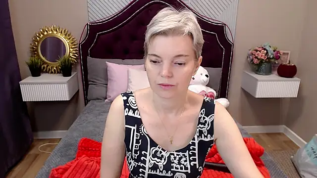 Snapshot of Cutie_Erikaa1 chatting on October 25, 2:19 am Cutie Erikaa1 online show from October 25, 2:19 am