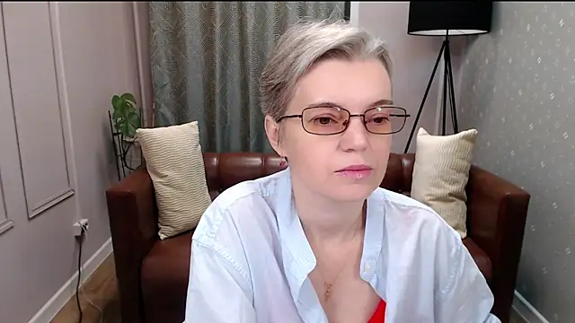 Snapshot of Cutie_Erikaa1 chatting on October 31, 2:12 am Cutie Erikaa1 online show from October 31, 2:12 am