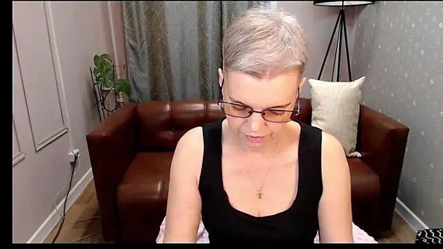 Snapshot of Cutie_Erikaa1 chatting on November 6, 9:43 am Cutie Erikaa1 online show from November 6, 9:43 am