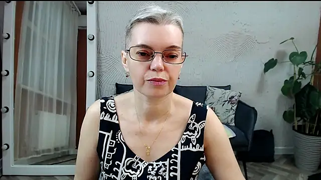 Snapshot of Cutie_Erikaa1 chatting on November 20, 2:45 am Cutie Erikaa1 online show from November 20, 2:45 am