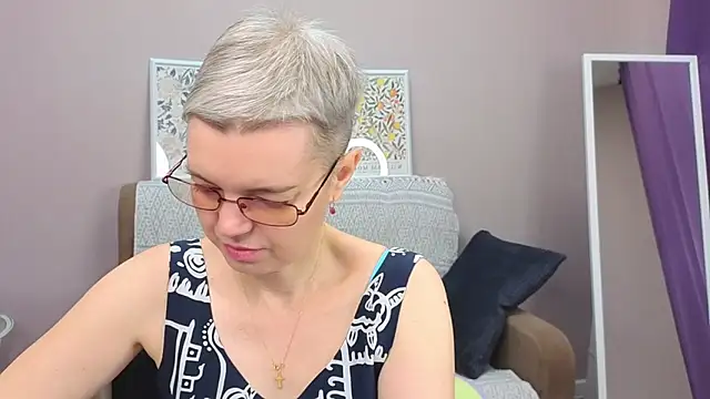 Snapshot of Cutie_Erikaa1 chatting on November 30, 2:26 am Cutie Erikaa1 online show from November 30, 2:26 am