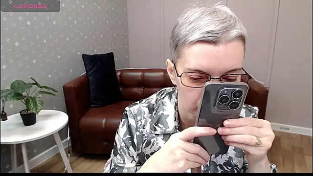 Cutie Erikaa1 online show from December 19, 2:18 am