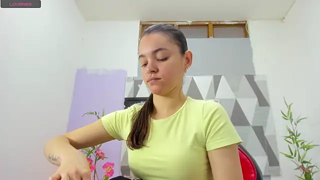 Mia-kalinfa online show from May 30, 12:24 pm