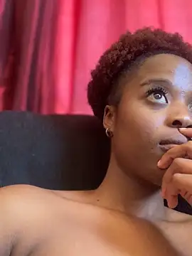 Snapshot of BlvckVixen chatting on March 10, 9:36 am BlvckVixen online show from March 10, 9:36 am