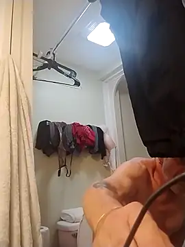 Snapshot of geilerschwanz64 chatting on November 6, 6:36 am geilerschwanz64 online show from November 6, 6:36 am