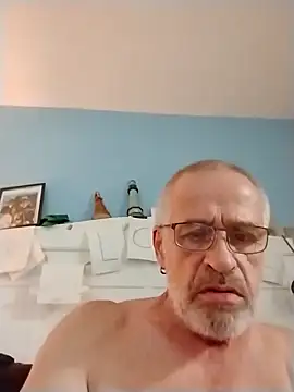 Snapshot of geilerschwanz64 chatting on December 4, 4:33 am geilerschwanz64 online show from December 4, 4:33 am