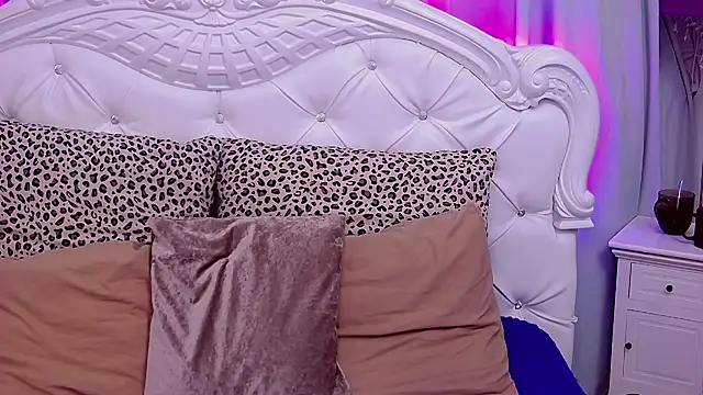 Snapshot of JiaLiss chatting on September 24, 3:32 am JiaLiss online show from September 24, 3:32 am