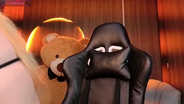 Kitty fox b online show from February 10, 1:37 pm