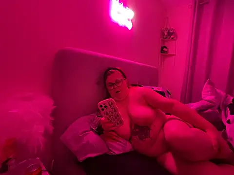 Snapshot of Tallulah-mae-xoxox chatting on January 11, 3:13 am Tallulah-mae-xoxox online show from January 11, 3:13 am