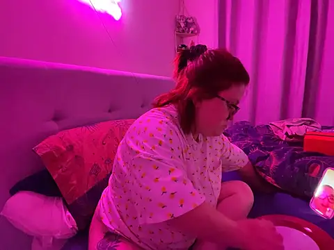 Snapshot of Tallulah-mae-xoxox chatting on February 1, 10:23 pm Tallulah-mae-xoxox online show from February 1, 10:23 pm