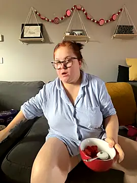 Snapshot of Tallulah-mae-xoxox chatting on September 11, 9:20 am Tallulah-mae-xoxox online show from September 11, 9:20 am