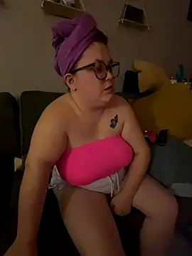 Snapshot of Tallulah-mae-xoxox chatting on September 14, 6:29 pm Tallulah-mae-xoxox online show from September 14, 6:29 pm