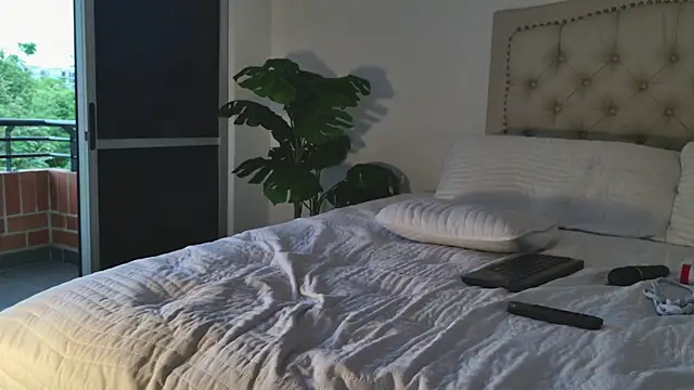 Snapshot of Scarlett_grand chatting on November 5, 9:48 pm Scarlett grand online show from November 5, 9:48 pm