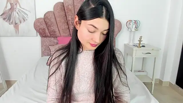 lauraparisi online show from September 25, 9:40 pm