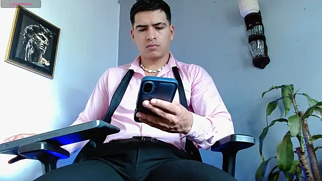 Snapshot of Adrian_Mill3r chatting on November 2, 5:59 pm Adrian Mill3r online show from November 2, 5:59 pm