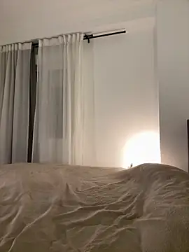 Snapshot of IamCrystal2 chatting on November 25, 12:32 am IamCrystal2 online show from November 25, 12:32 am