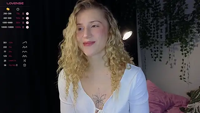 Snapshot of ArianaMur chatting on December 11, 2:19 am ArianaMur online show from December 11, 2:19 am