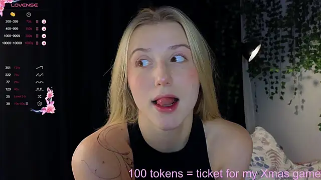 Snapshot of ArianaMur chatting on December 25, 1:20 am ArianaMur online show from December 25, 1:20 am