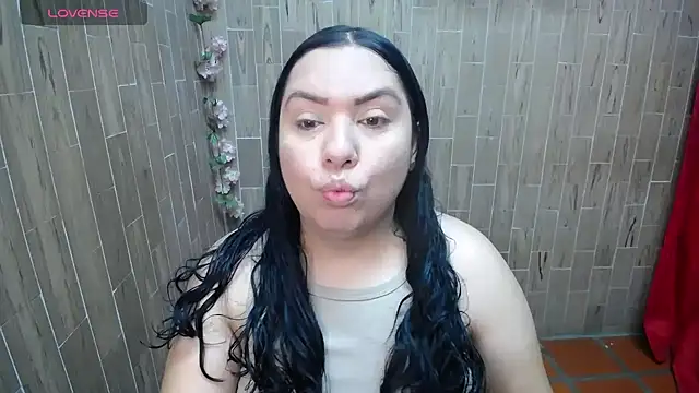 Snapshot of solyeria chatting on November 19, 6:52 pm solyeria online show from November 19, 6:52 pm