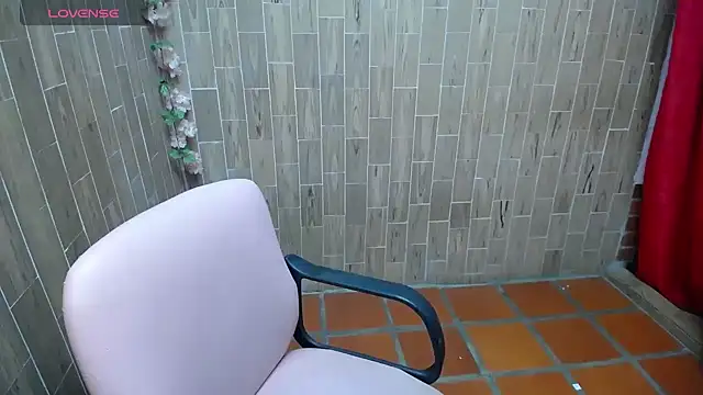 Snapshot of solyeria chatting on December 5, 3:48 am solyeria online show from December 5, 3:48 am