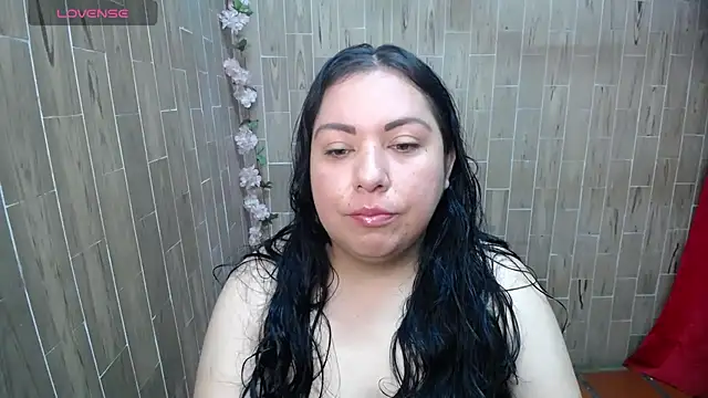 solyeria online show from May 25, 1:28 pm