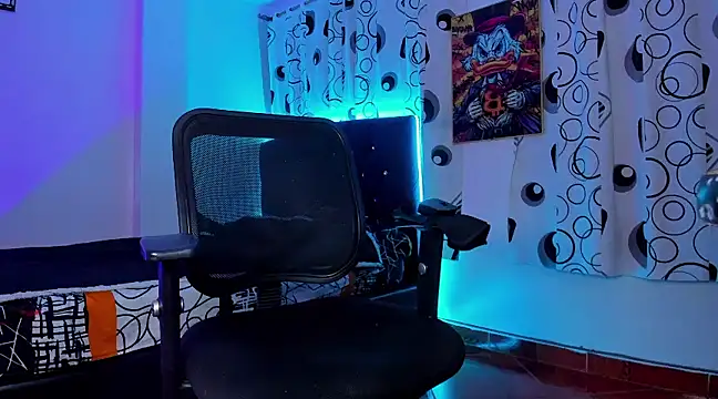 Snapshot of Giomar_Reyes chatting on December 6, 5:42 am Giomar Reyes online show from December 6, 5:42 am