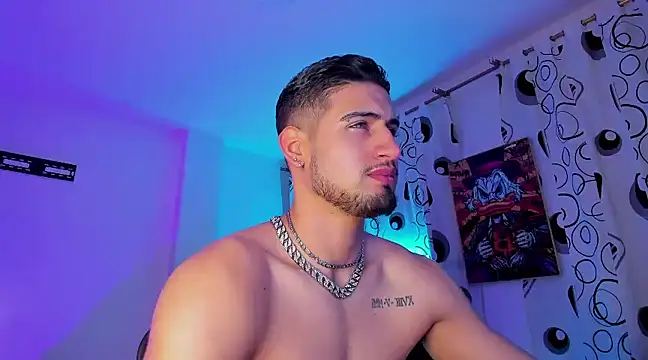 Snapshot of Giomar_Reyes chatting on December 12, 3:21 am Giomar Reyes online show from December 12, 3:21 am