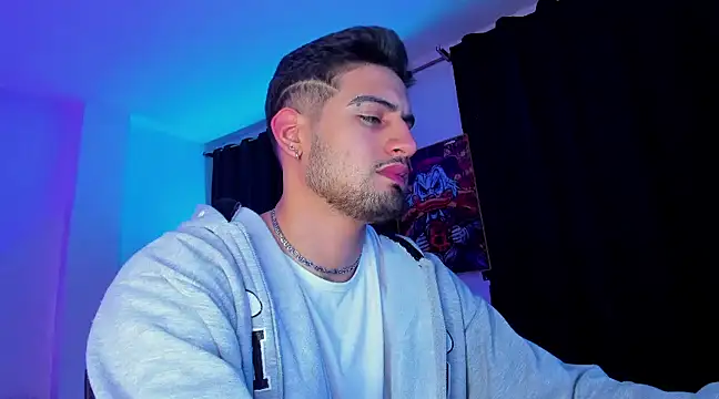 Snapshot of Giomar_Reyes chatting on January 6, 3:20 am Giomar Reyes online show from January 6, 3:20 am