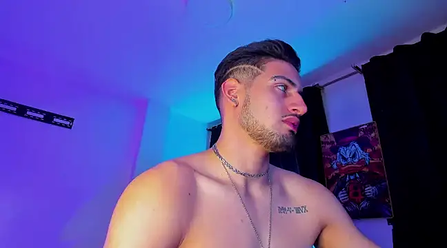 Snapshot of Giomar_Reyes chatting on January 7, 11:26 am Giomar Reyes online show from January 7, 11:26 am