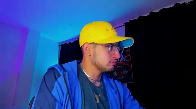 Snapshot of Giomar_Reyes chatting on January 10, 2:57 am Giomar Reyes online show from January 10, 2:57 am