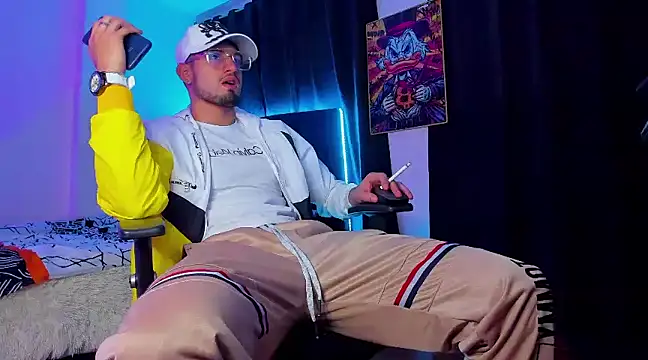 Snapshot of Giomar_Reyes chatting on January 12, 4:00 am Giomar Reyes online show from January 12, 4:00 am