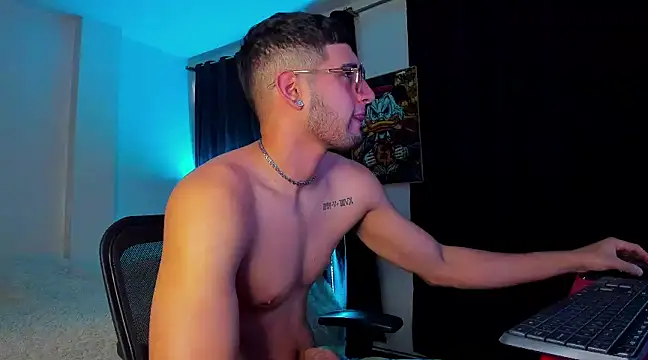 Snapshot of Giomar_Reyes chatting on January 21, 6:23 pm Giomar Reyes online show from January 21, 6:23 pm